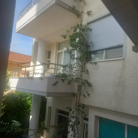 Durres Central Stay Apartment *